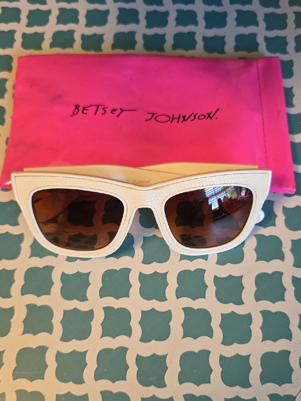 Betsey Johnson White Sunglasses with Brown Lenses And Matching Case